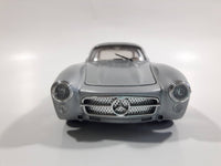 CB Car Mercedes 300 SL 1:24 Scale Silver Die Cast Toy Car Vehicle with Opening Gull Wing Doors and Hood