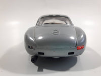 CB Car Mercedes 300 SL 1:24 Scale Silver Die Cast Toy Car Vehicle with Opening Gull Wing Doors and Hood