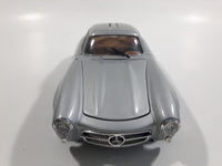 CB Car Mercedes 300 SL 1:24 Scale Silver Die Cast Toy Car Vehicle with Opening Gull Wing Doors and Hood