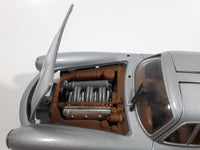 CB Car Mercedes 300 SL 1:24 Scale Silver Die Cast Toy Car Vehicle with Opening Gull Wing Doors and Hood