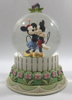 2007 Hallmark Disney Mickey and Minnie Mouse Heart Love Themed Snow Globe