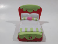2008 Hasbro TCFC Strawberry Shortcake Bed 3 1/8" Long Plastic Toy Dollhouse Furniture