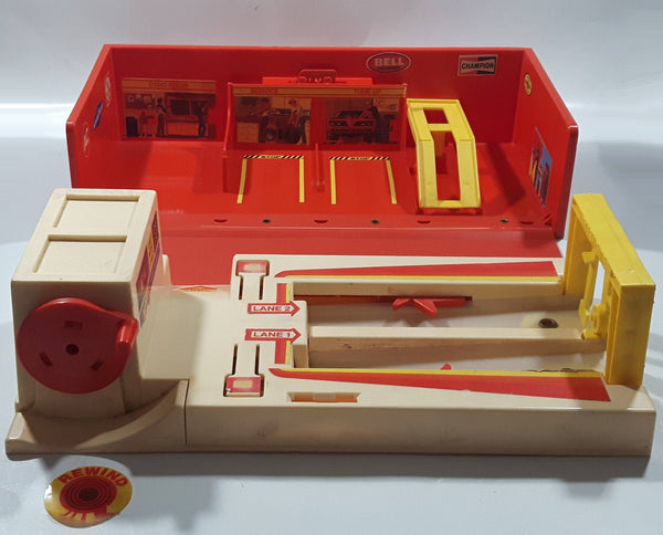 Vintage 1981 Hot Wheels Inside Track Garage Set Red Fold Out Carry Case