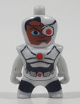 2018 Kinder Surprise DC Justice League SE657 Cyborg 1 5/8" Tall Plastic Toy Figure