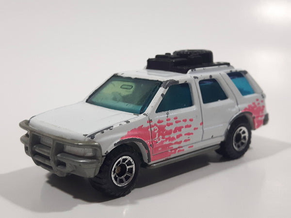 1997 Matchbox Isuzu Rodeo White Die Cast Toy Car Vehicle