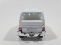 Realtoy Westjet Shuttle Van White Die Cast Toy Car Vehicle