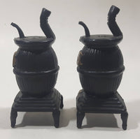 Vintage Black Pot Belly Cook Stove Shaped Plastic 3 3/4" Tall Salt and Pepper Shaker Set Made in Hong Kong