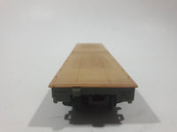 Tyco Mantua HO Scale A.T. & S.F. 90806 Skid Flat Bed Cream Metal Train Car Vehicle No Couplings