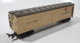 Tri-ang HO Scale TR 2690 Refrigerator Box Car Cream White Grey Roof Toy Train Car Vehicle