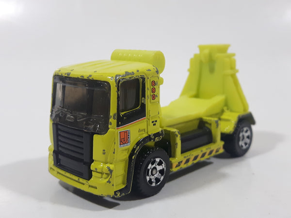 2010 Matchbox Construction Trucks Cement Mixer 2006 Fluorescent Yellow Die Cast Toy Car Vehicle