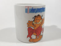 1978 United Features Syndicate Jim Davis Garfield The Perfect Gift Me! 3 3/8" Tall Ceramic Coffee Mug Cup