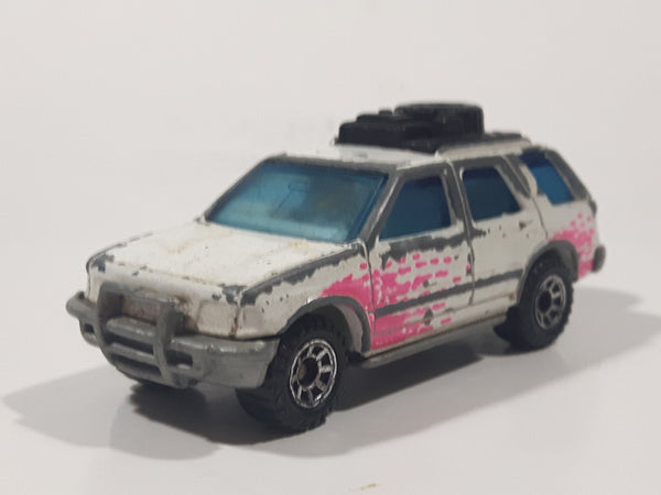 1997 Matchbox Isuzu Rodeo White Die Cast Toy Car Vehicle