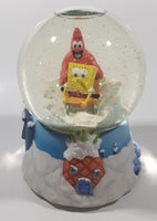 2006 Viacom SpongeBob SquarePants Windup Musical 5 1/2" Tall Glass and Resin Snow Globe Plays "Jingle Bells"