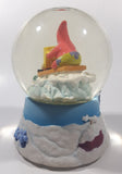 2006 Viacom SpongeBob SquarePants Windup Musical 5 1/2" Tall Glass and Resin Snow Globe Plays "Jingle Bells"