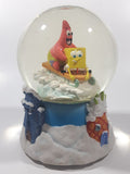 2006 Viacom SpongeBob SquarePants Windup Musical 5 1/2" Tall Glass and Resin Snow Globe Plays "Jingle Bells"