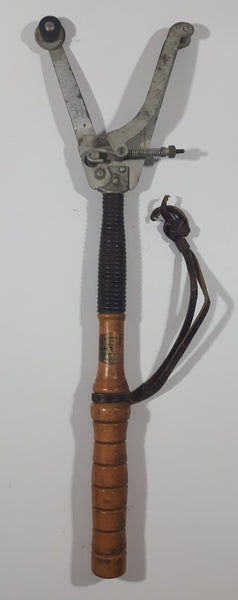 Antique 1932 Western Cartridge Co. Hand Trap Clay Pigeon Skeet Thrower with Wood Handle East Alton, Ill. U.S.A. Pat. 1,865,173