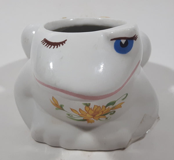 Vintage 1982 Avon Ceramarte 4 1/2" Long White Frog Ceramic Incense Potpourri Holder