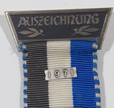 Vintage 1971 Faude Gippingen Switzerland Swiss Auszeichnung Kranz, Preiskegeln SC Larein Jenaz Stone Put Shot Put Steinstossen 4 3/8" Long Grey White Blue Sports Ribbon Medal Award