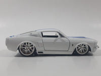 Jada Big Time Muscle No. 91385 1967 Shelby GT-500 White with Blue Stripes 1/32 Scale Die Cast Toy Car Vehicle with Opening Doors