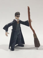 2004 WBEI Harry Potter Hogwarts Uniform with Quidditch Broom Stick Accessory 2 5/8" Tall Toy Action Figure