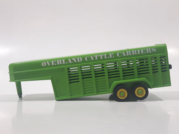 Maisto Countryside Farm & Field Overland Cattle Carriers Livestock Trailer Green Die Cast Toy Car Vehicle with Opening Rear Gate