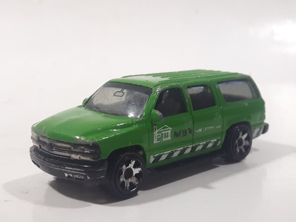 2010 Matchbox Construction 2000 Chevrolet Suburban Green Die Cast Toy Car Vehicle