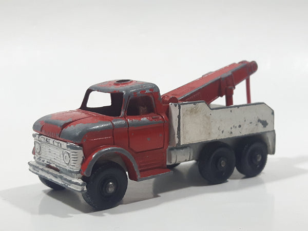 Vintage 1968 Lesney Matchbox Series No. 71 Ford Heavy Wrecker Truck Red and White Die Cast Toy Car Vehicle