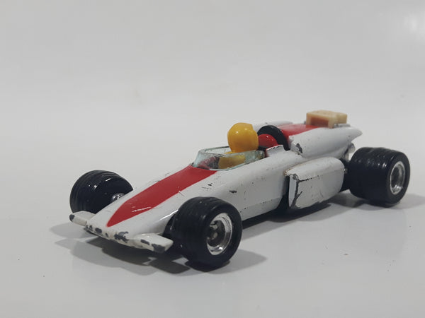 Vintage 1965 1972 Aviva United Features Syndicate Peanuts Woodstock Racer White Die Cast Toy Car Vehicle
