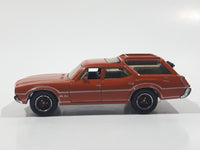 2010 Matchbox Camping Adventure 1971 Oldsmobile Vista Cruiser Metalflake Dark Orange 1:68 Scale Die Cast Toy Car Vehicle