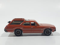 2010 Matchbox Camping Adventure 1971 Oldsmobile Vista Cruiser Metalflake Dark Orange 1:68 Scale Die Cast Toy Car Vehicle