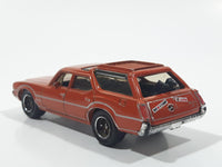 2010 Matchbox Camping Adventure 1971 Oldsmobile Vista Cruiser Metalflake Dark Orange 1:68 Scale Die Cast Toy Car Vehicle