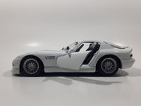 Maisto Dodge Viper GT2 White with Blue Stripes 1/24 Scale Die Cast Toy Car Vehicle Missing Spoiler