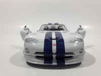 Maisto Dodge Viper GT2 White with Blue Stripes 1/24 Scale Die Cast Toy Car Vehicle Missing Spoiler