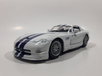 Maisto Dodge Viper GT2 White with Blue Stripes 1/24 Scale Die Cast Toy Car Vehicle Missing Spoiler