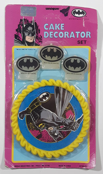 1991 Unique Industries DC Comics Batman Returns Cake Decorator Set Wax Candles and Center Piece New in Package