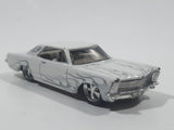 2005 Maisto G Ridez 1965 Buick Riviera White Die Cast Toy Car Vehicle with Rubber Wheels