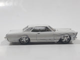 2005 Maisto G Ridez 1965 Buick Riviera White Die Cast Toy Car Vehicle with Rubber Wheels