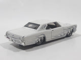 2005 Maisto G Ridez 1965 Buick Riviera White Die Cast Toy Car Vehicle with Rubber Wheels