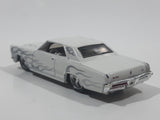 2005 Maisto G Ridez 1965 Buick Riviera White Die Cast Toy Car Vehicle with Rubber Wheels