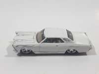 2005 Maisto G Ridez 1965 Buick Riviera White Die Cast Toy Car Vehicle with Rubber Wheels