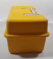 Vintage 1965 Zebco United Features Syndicate Peanuts Snoopy Catch 'Em Box Yellow Plastic Fishing Tackle Box