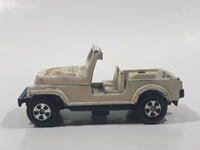 Vintage 1981 ERTL Dukes of Hazzard Daisy Duke's Jeep White Cream Die Cast Toy Car Vehicle 1/64 Scale