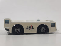 Welly No. 9513 JAL Japanese Airlines Airport Ground Support Airplane Towing Vehicle White Die Cast Toy Car Vehicle