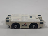 Welly No. 9513 JAL Japanese Airlines Airport Ground Support Airplane Towing Vehicle White Die Cast Toy Car Vehicle