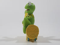 Rare Aspen Henson Muppets Kermit The Frog Playing Banjo on Yellow Log Shaped 3" Toy Car Vehicle